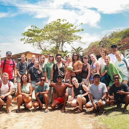 Surf & Party - Hostel Somewhere Else Canggu Exterior foto