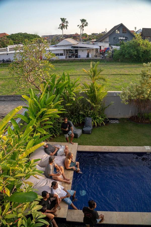 Surf & Party - Hostel Somewhere Else Canggu Exterior foto