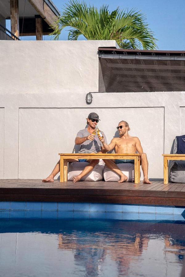 Surf & Party - Hostel Somewhere Else Canggu Exterior foto