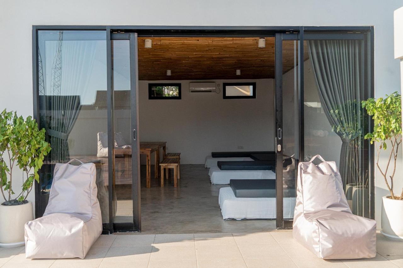 Surf & Party - Hostel Somewhere Else Canggu Exterior foto