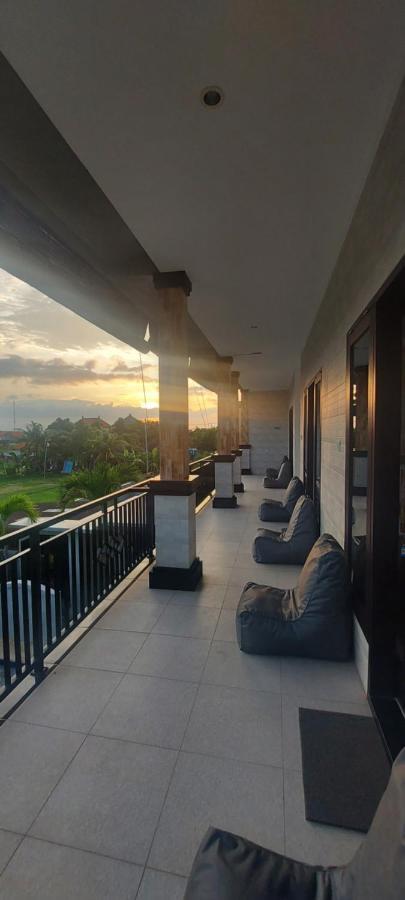 Surf & Party - Hostel Somewhere Else Canggu Exterior foto