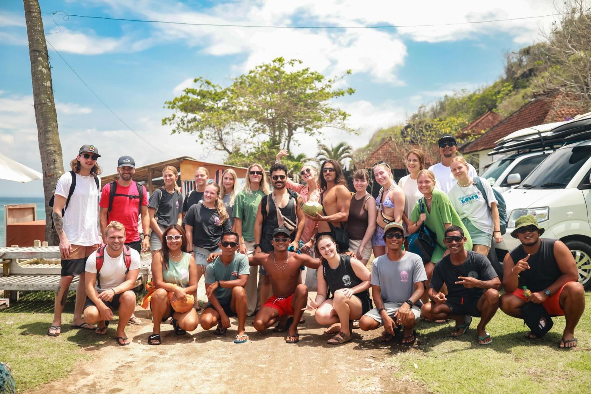 Surf & Party - Hostel Somewhere Else Canggu Exterior foto